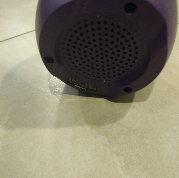 Portable Bluetooth speaker with multi colored unicorn lights & charger - Picture 5 of 6